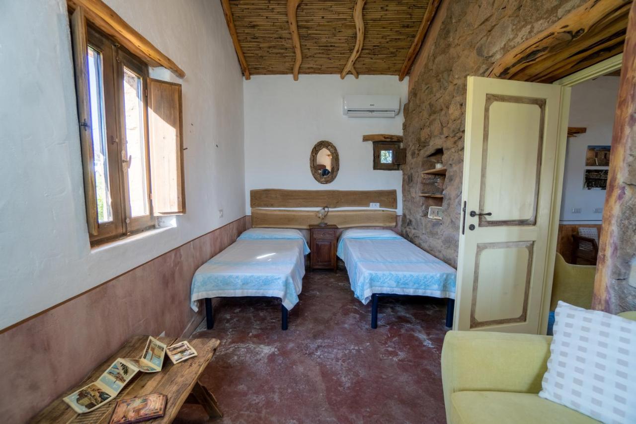 Le Case Di Mara - Appartamenti Tipici "Stazzo Giovannareddu" بورتو سان باولو المظهر الخارجي الصورة